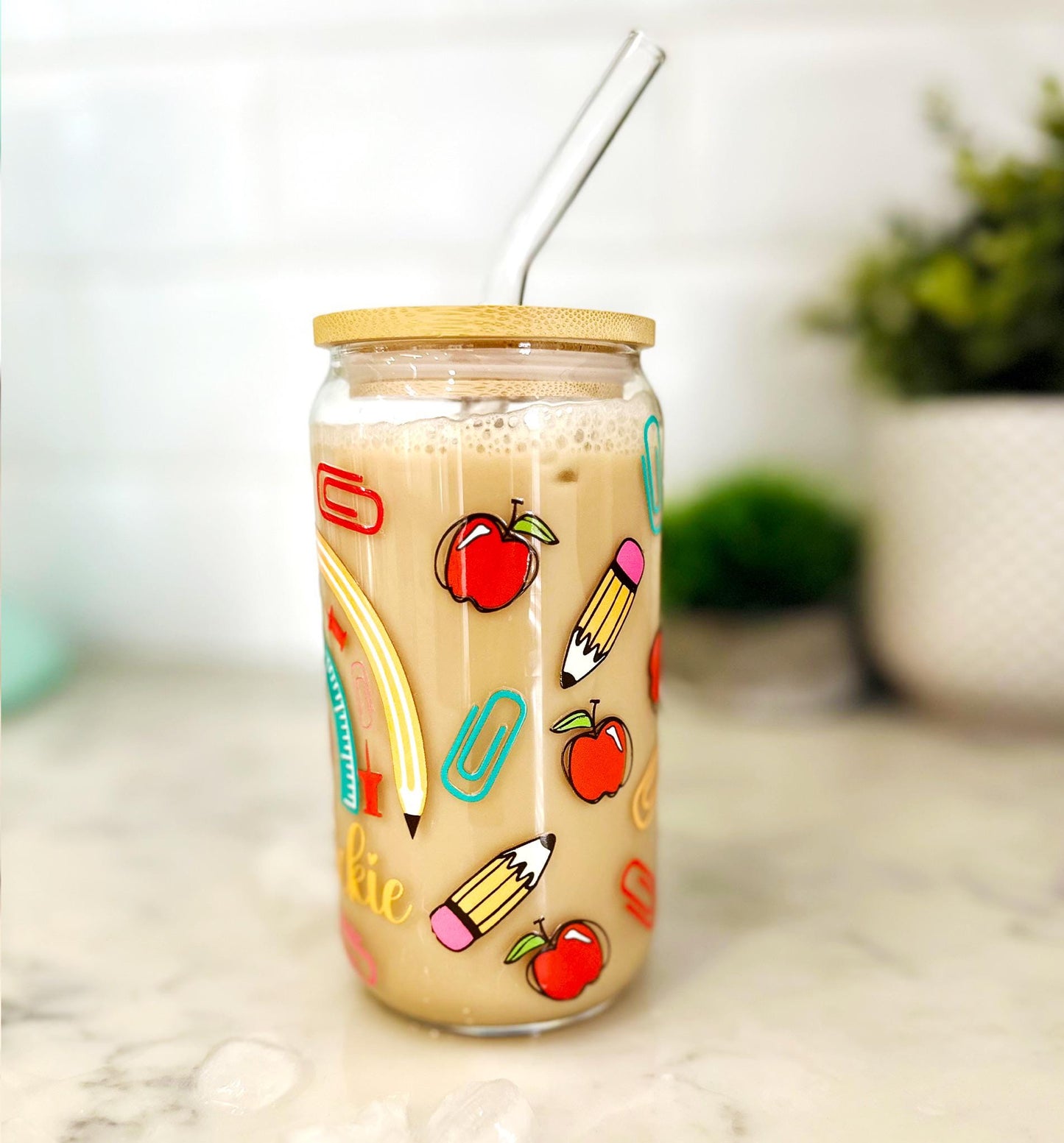 Personalized Iced Coffee Glass with Bamboo Lid and Straw – Custom Name, Cute Apple & School Design – Back to School, Gift for teachers