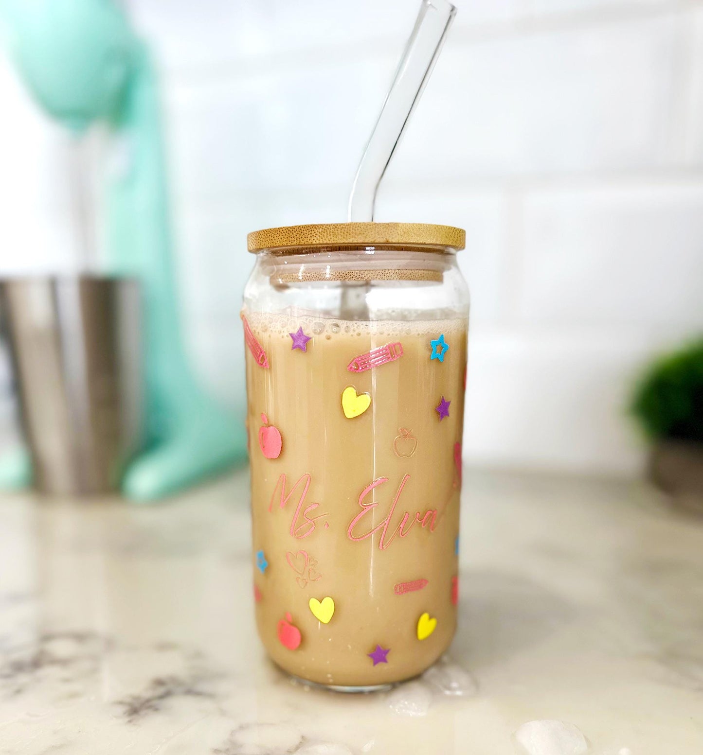 Personalized Iced Coffee Glass with Bamboo Lid and Straw - Back to School Gift – Cute Pencil & Apple Design – teacher gift