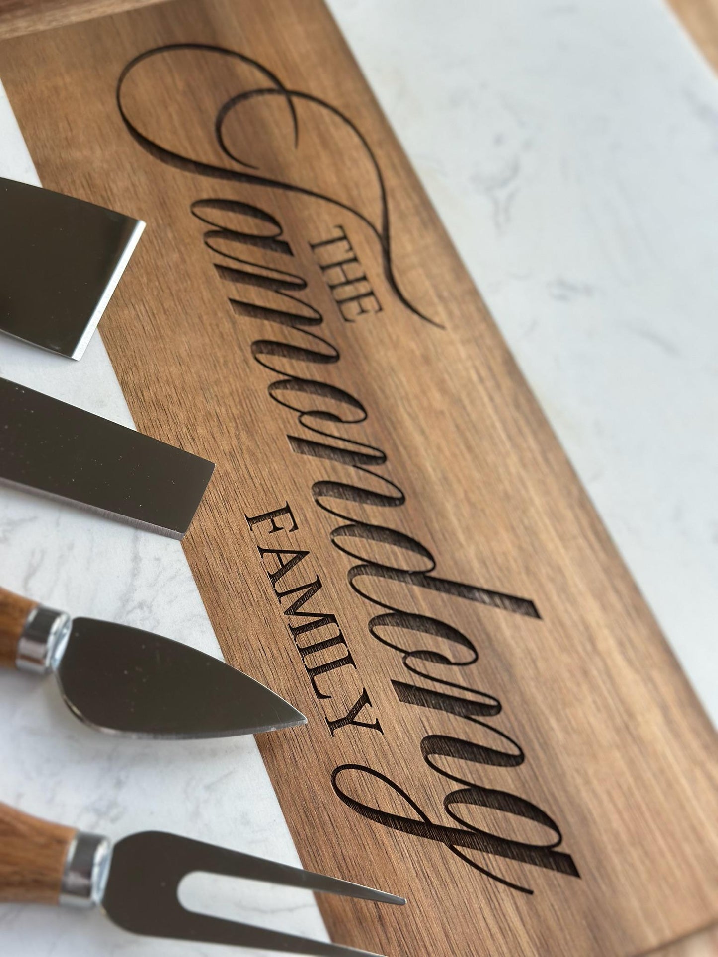Personalized Marble and Wood Charcuterie Board with Engraved Knives, Custom Cheese Board Set, Housewarming Gift, Wedding Gift, Realtor gift