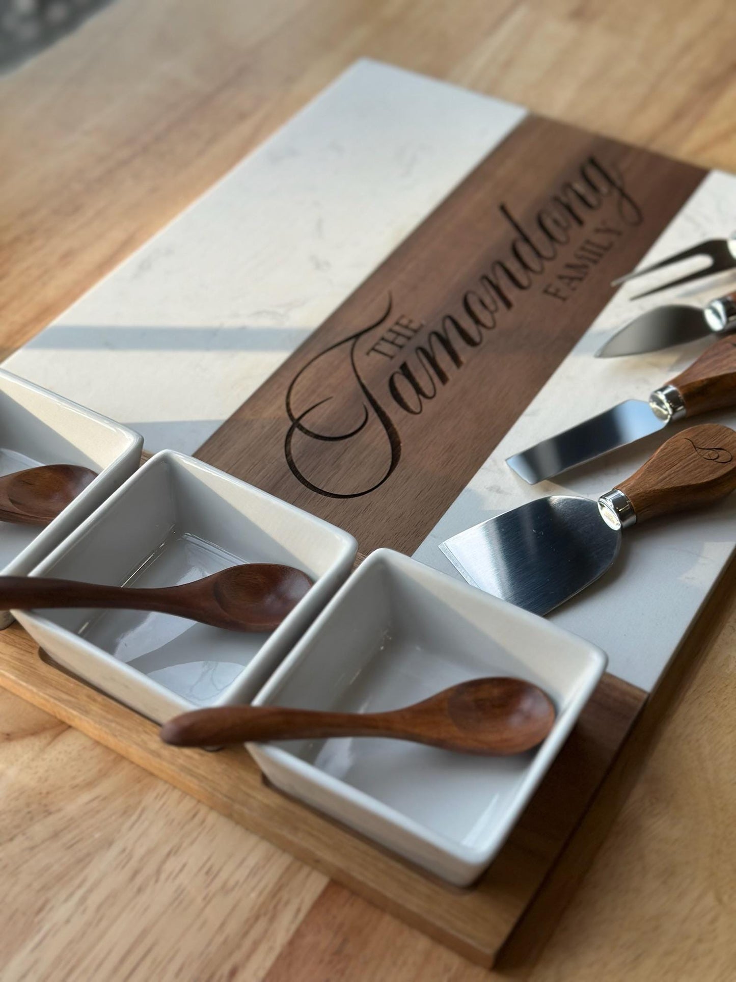 Personalized Marble and Wood Charcuterie Board with Engraved Knives, Custom Cheese Board Set, Housewarming Gift, Wedding Gift, Realtor gift