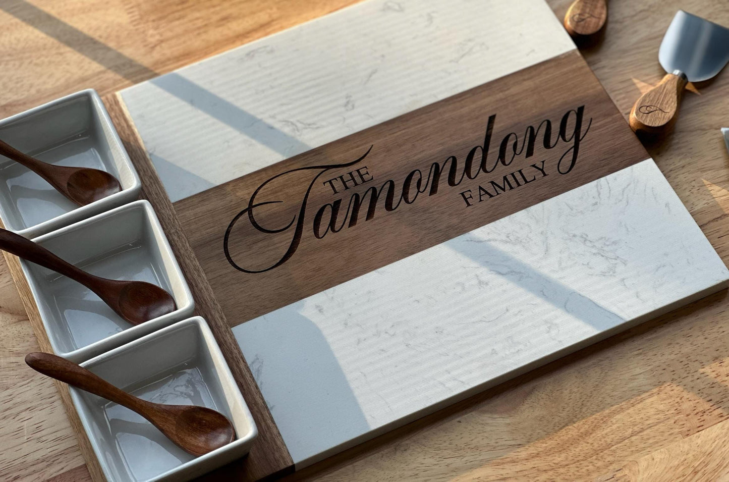 Personalized Marble and Wood Charcuterie Board with Engraved Knives, Custom Cheese Board Set, Housewarming Gift, Wedding Gift, Realtor gift