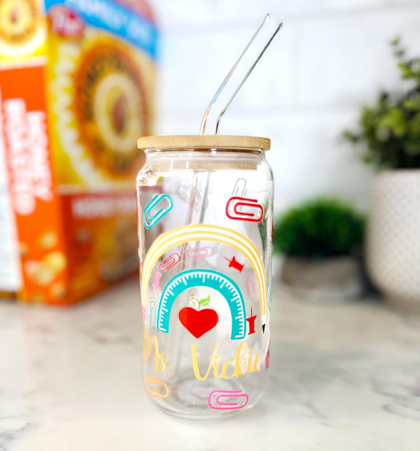 Personalized Iced Coffee Glass with Bamboo Lid and Straw – Custom Name, Cute Apple & School  Design – Back to School, Gift for teachers
