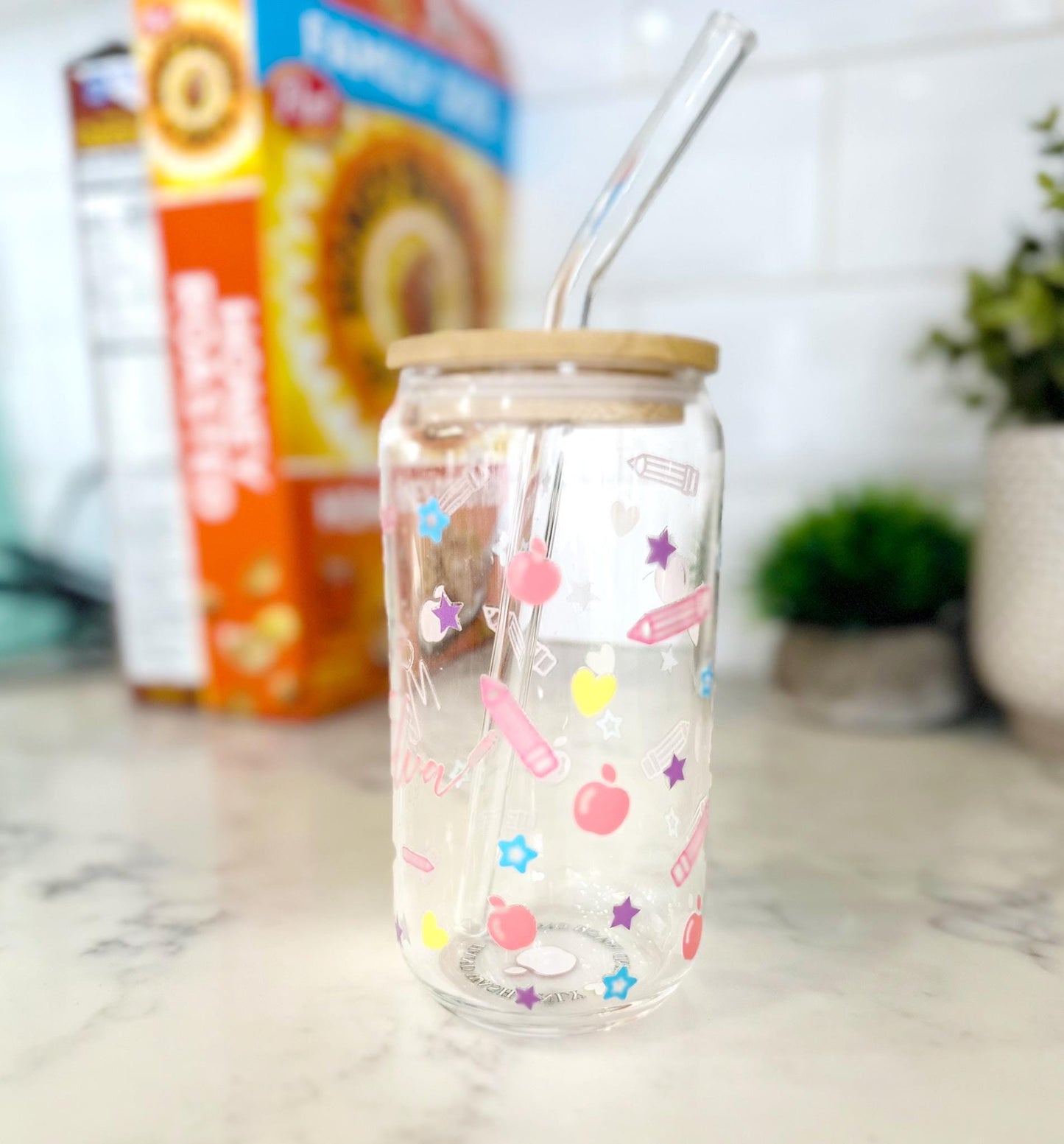 Personalized Iced Coffee Glass with Bamboo Lid and Straw - Back to School Gift – Cute Pencil & Apple Design – teacher gift