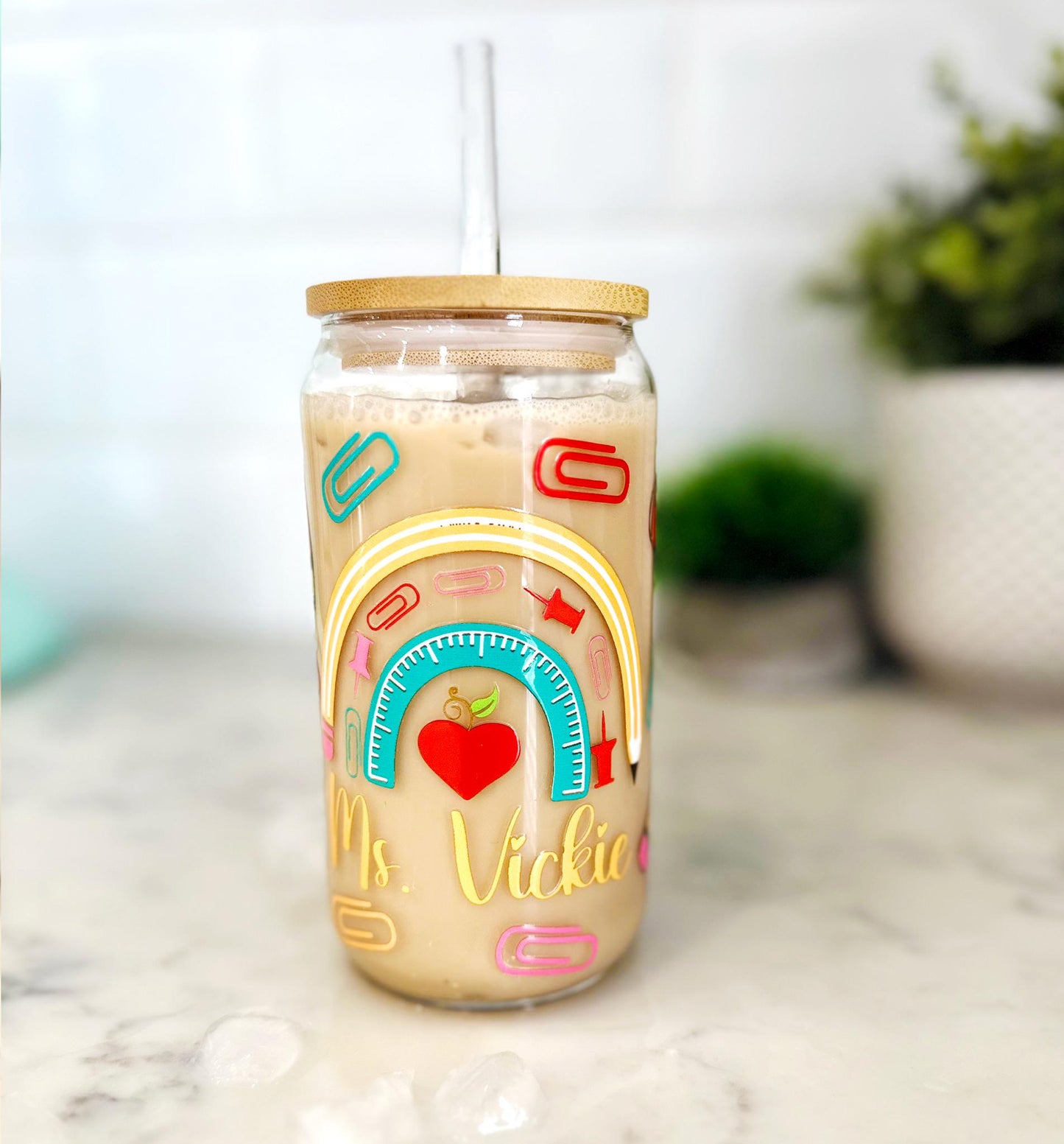 Personalized Iced Coffee Glass with Bamboo Lid and Straw – Custom Name, Cute Apple & School  Design – Back to School, Gift for teachers