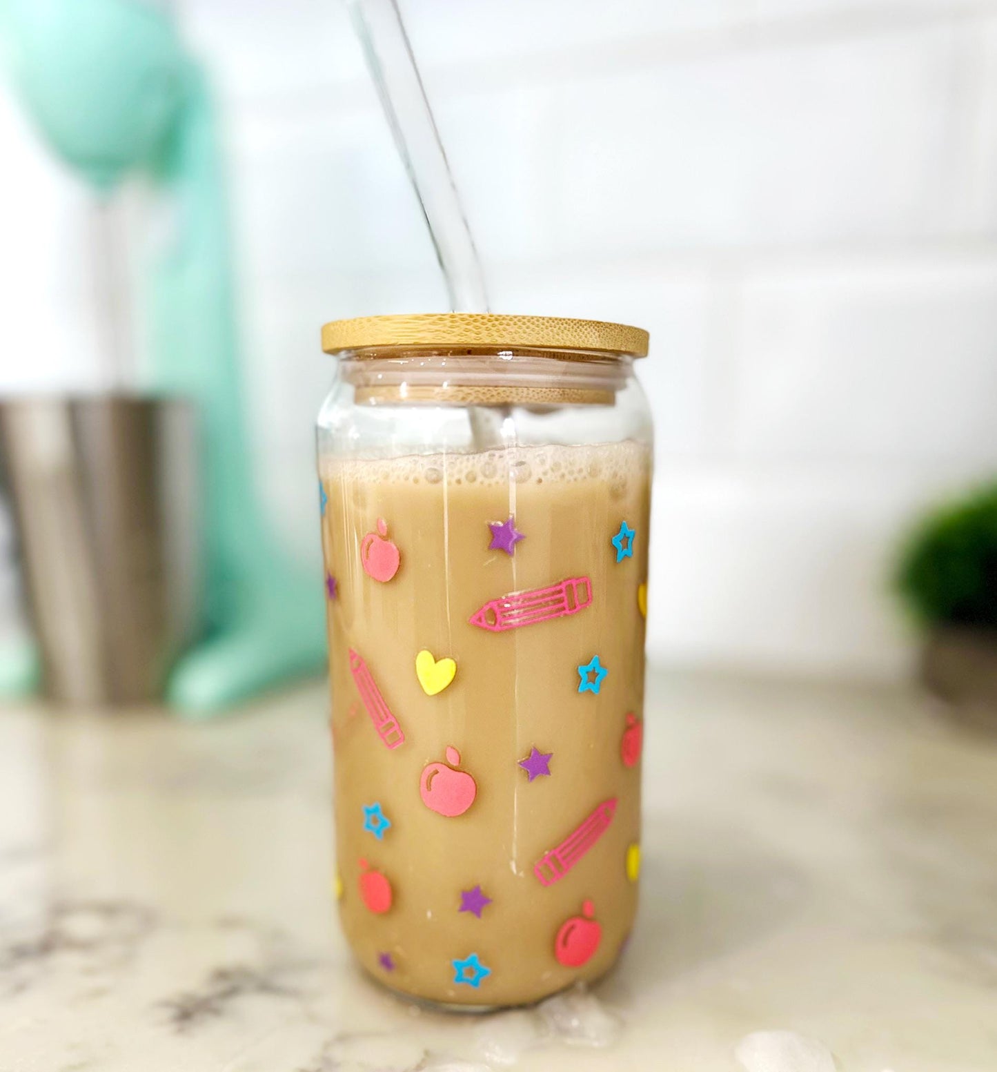 Personalized Iced Coffee Glass with Bamboo Lid and Straw - Back to School Gift – Cute Pencil & Apple Design – teacher gift