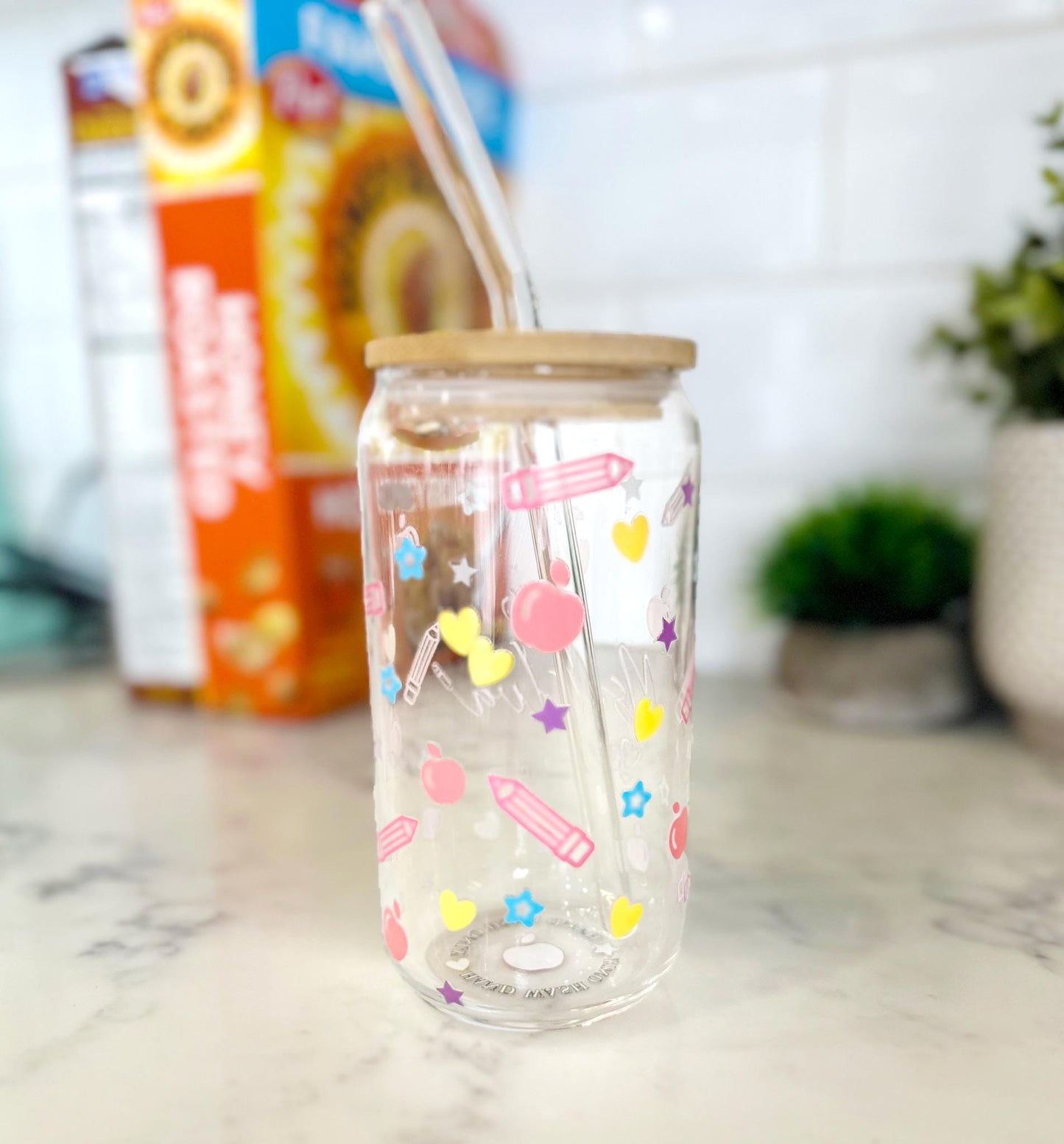 Personalized Iced Coffee Glass with Bamboo Lid and Straw - Back to School Gift – Cute Pencil & Apple Design – teacher gift