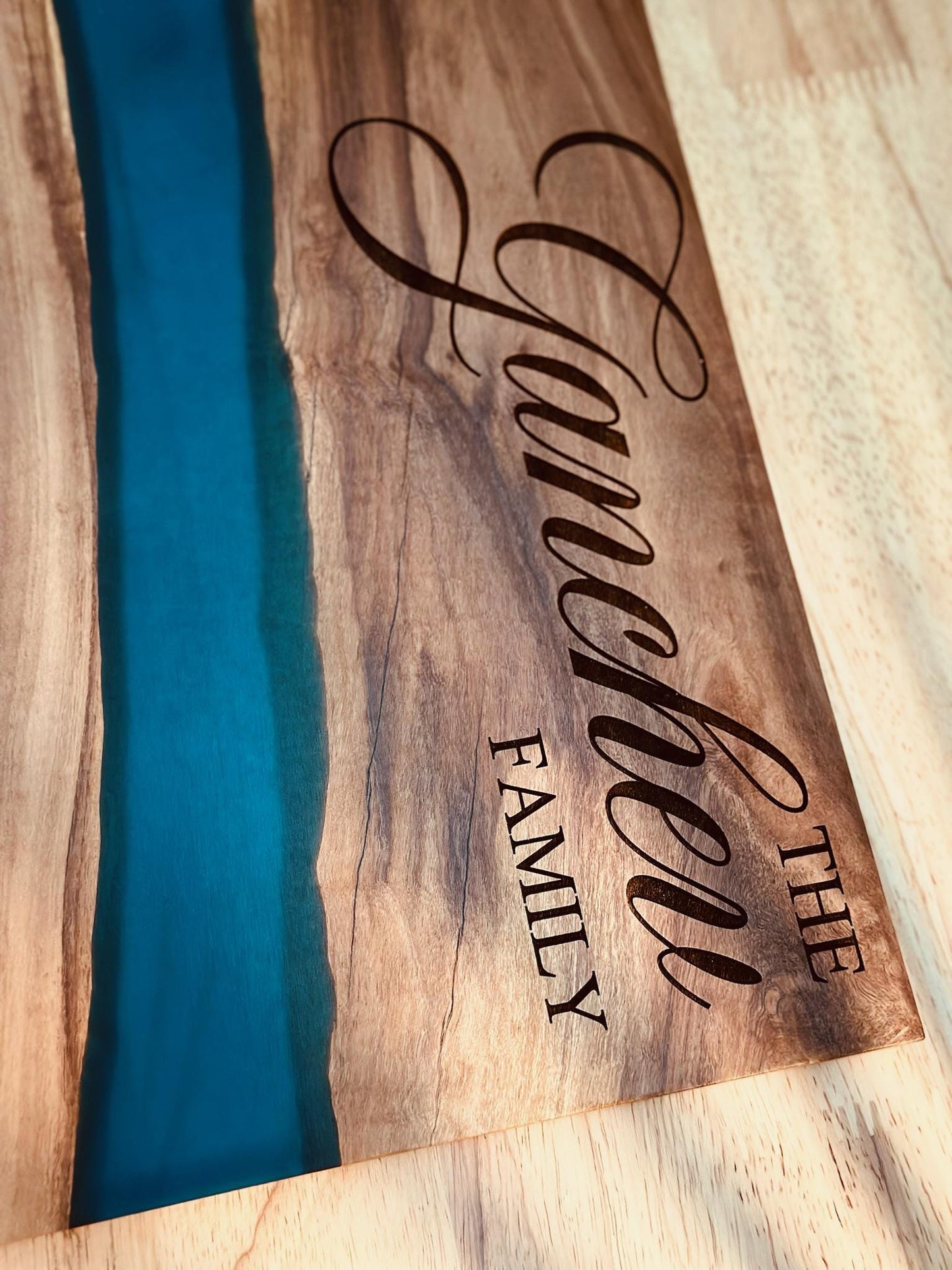 Personalized Wood & Resin Serving Board – Custom Engraved Charcuterie Board with Family Name, Wedding Gift, Housewarming Gift