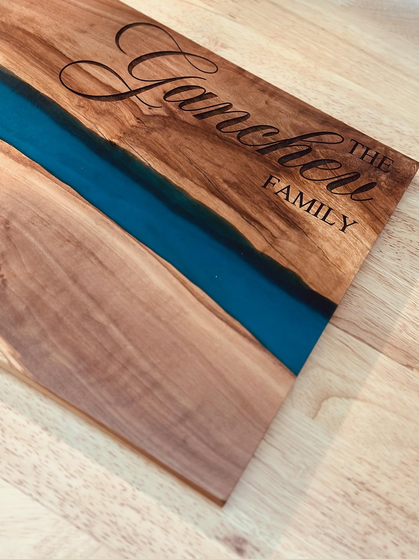 Personalized Wood & Resin Serving Board – Custom Engraved Charcuterie Board with Family Name, Wedding Gift, Housewarming Gift