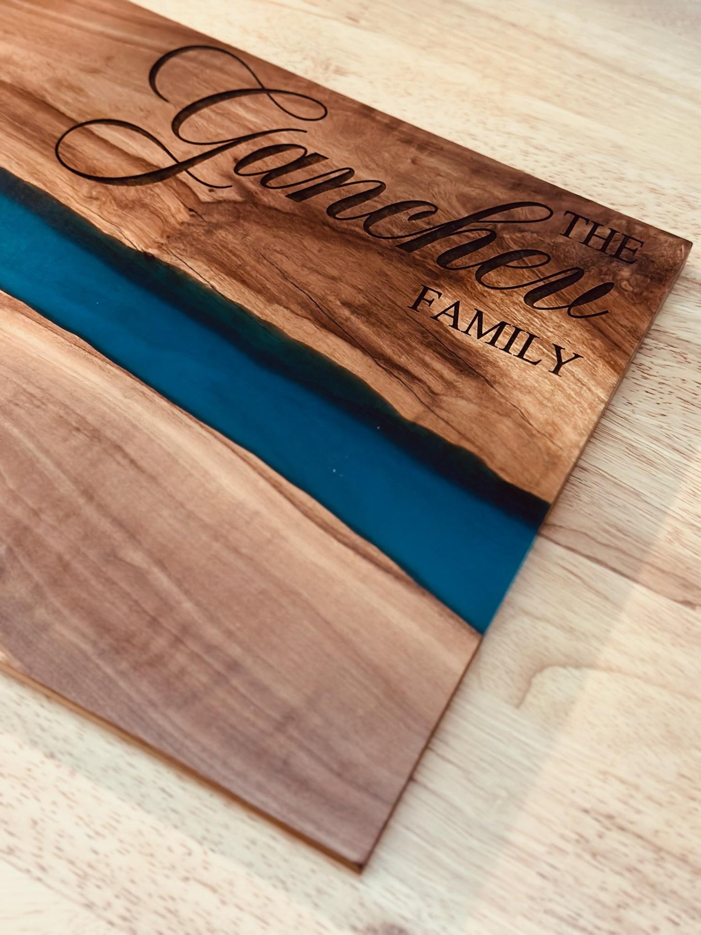 Personalized Wood & Resin Serving Board – Custom Engraved Charcuterie Board with Family Name, Wedding Gift, Housewarming Gift