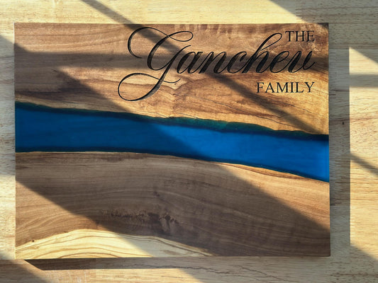 Personalized Wood & Resin Serving Board – Custom Engraved Charcuterie Board with Family Name, Wedding Gift, Housewarming Gift
